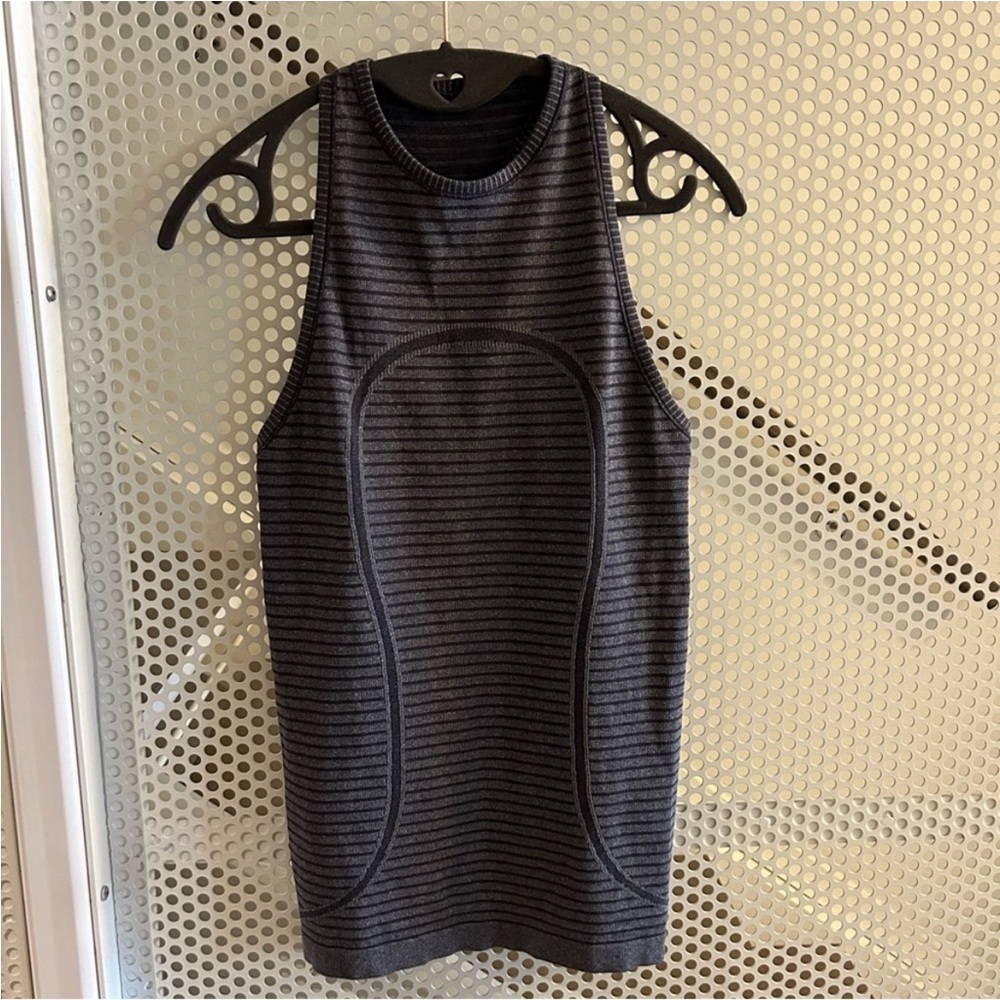 Lululemon Run Swiftly Tech Tank Size 4 In Striped… - image 2